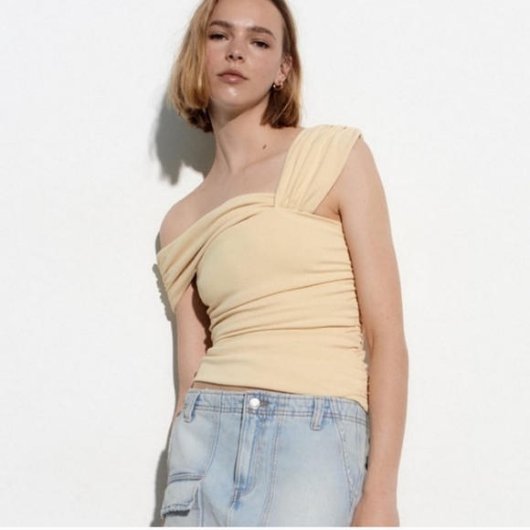 Zara Tops - ZARA ASYMMETRIC TOP SIZE L
